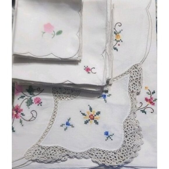 Gorgeous Handmade Embroidered Applique Table Cloth Cutaway Lace 12 Napkins 6 Tea - Picture 8 of 16